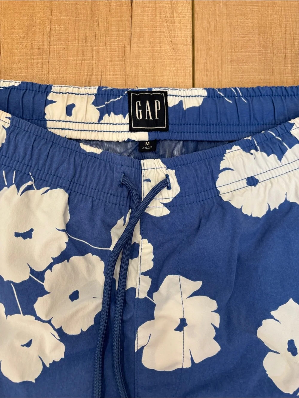 GAP Men’s Blue & White Floral Swim Shorts - Picture 2 of 10